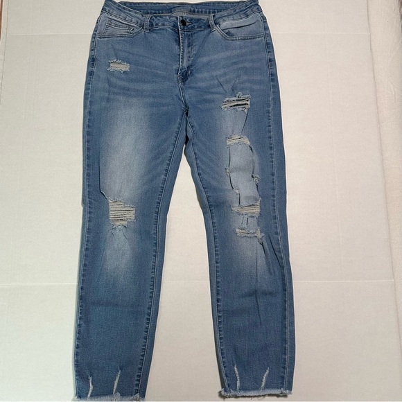 Denim - Cropped distressed jeans
